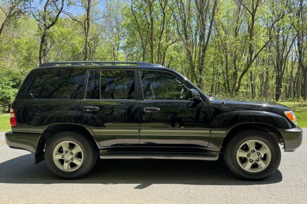 No Reserve: 2004 Toyota Land Cruiser UZJ100