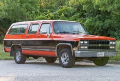 No Reserve: 1990 Chevrolet Suburban R1500 Silverado