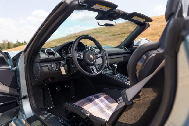Azzuro Thetys Metallic 2022 Porsche 718 Spyder 6-Speed