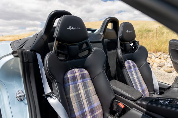 Azzuro Thetys Metallic 2022 Porsche 718 Spyder 6-Speed
