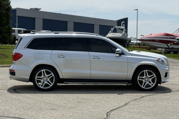 27k-Mile 2014 Mercedes-Benz GL550 4MATIC