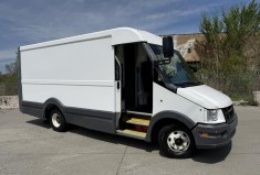 No Reserve: 2017 Isuzu Reach Delivery Van